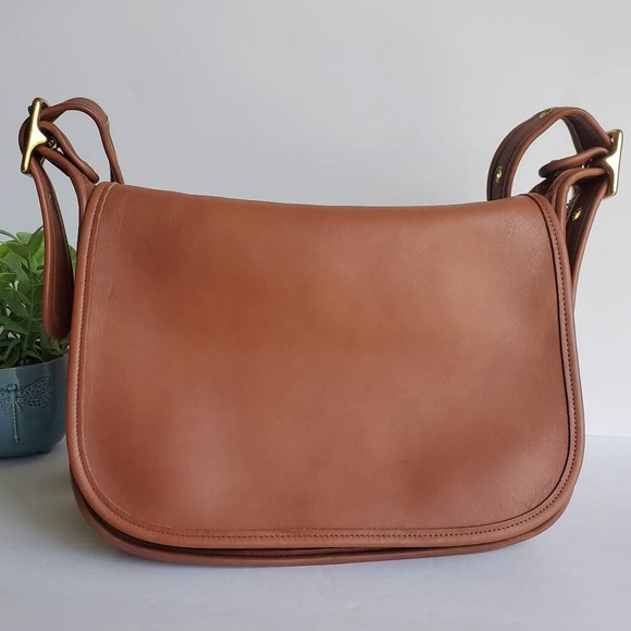 Coach Handbags - EUC Vintage Coach Patricia’s Legacy Bag (#9951) in British Tan